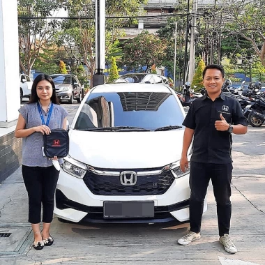 Delivery New Honda Brio Satya Matic Putih Surabaya